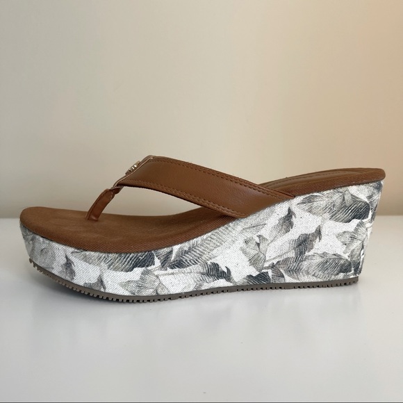Tommy Bahama Saige Wedge Sandals - Picture 4 of 8